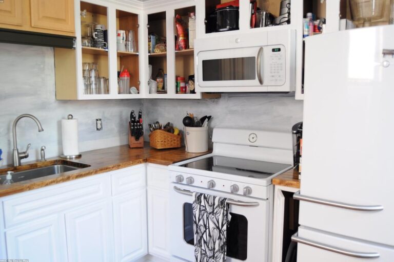 Guide: How Much Does Kitchen Cabinet Painting Cost in Tampa, FL?